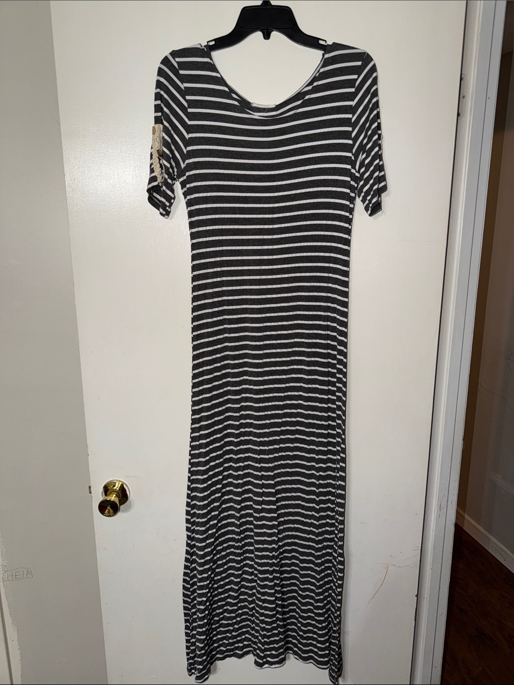Women's Black and White Striped Short-Sleeve Maxi Dress